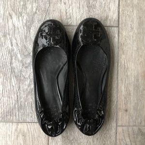 Black patent leather Tory Burch Minnie flats